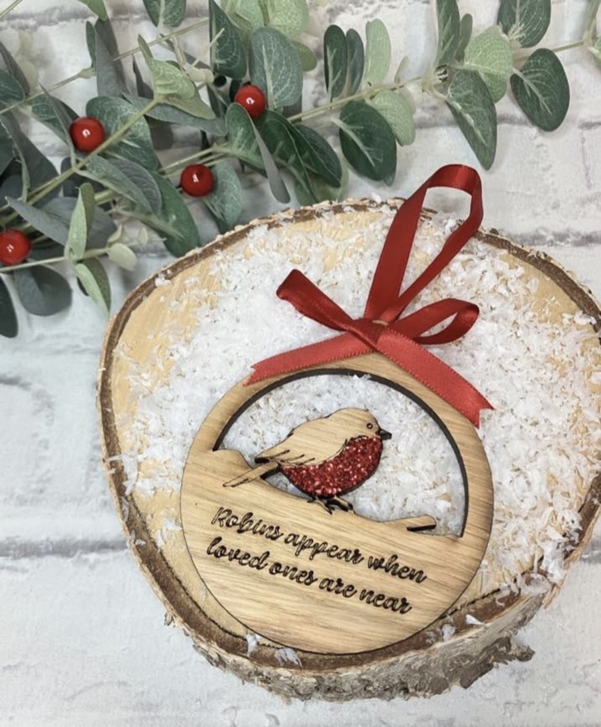 Robins Appear When Loved Ones Are Near - Oak Bauble